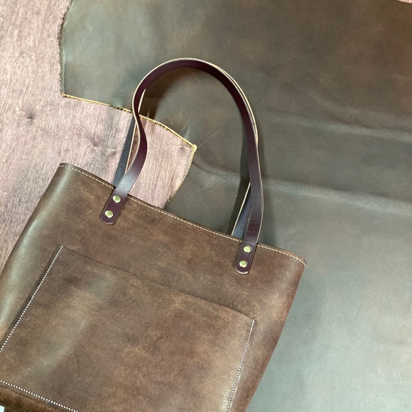 Large leather tote - Picture 3 of 7